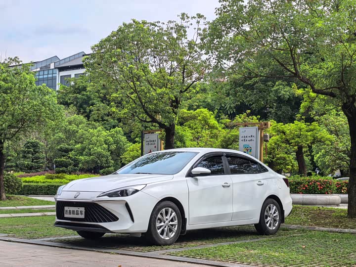 Фото 1 - Roewe i5