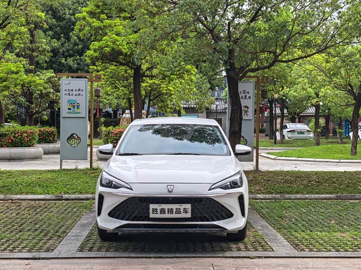 Фото 2 - Roewe i5