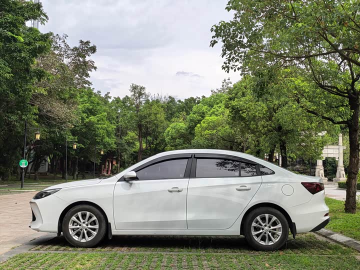 Фото 4 - Roewe i5