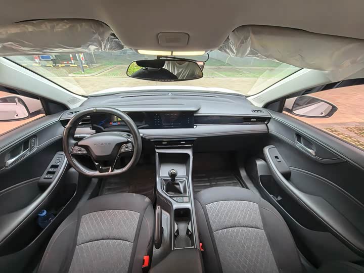 Фото 6 - Roewe i5