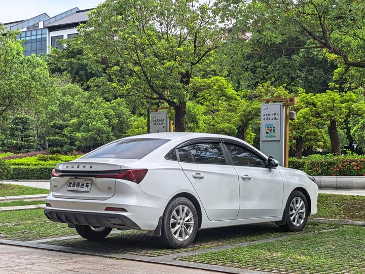 Фото 8 - Roewe i5