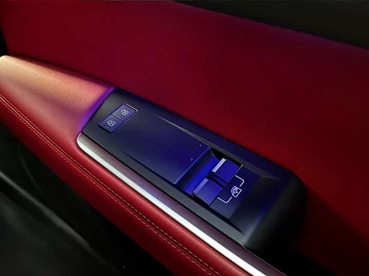 Фото 6 - Jaguar XE L