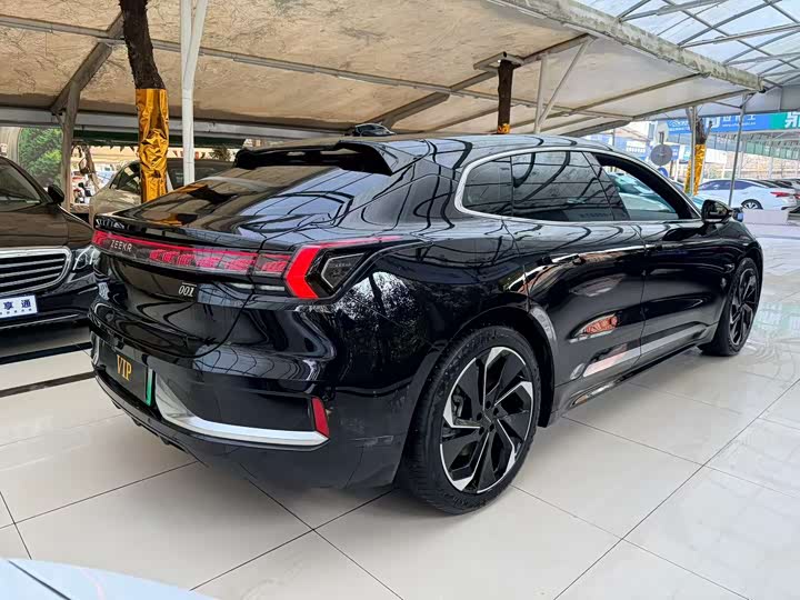 Фото 4 - Zeekr 001