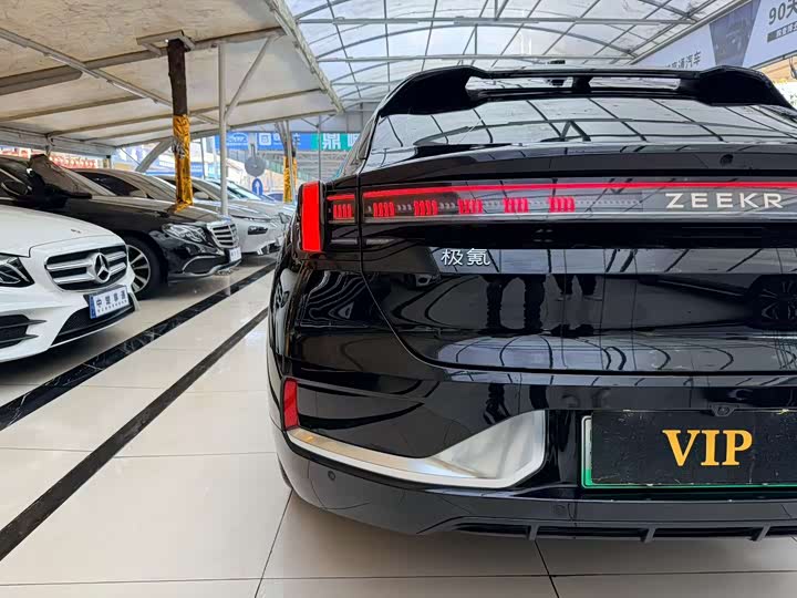 Фото 6 - Zeekr 001