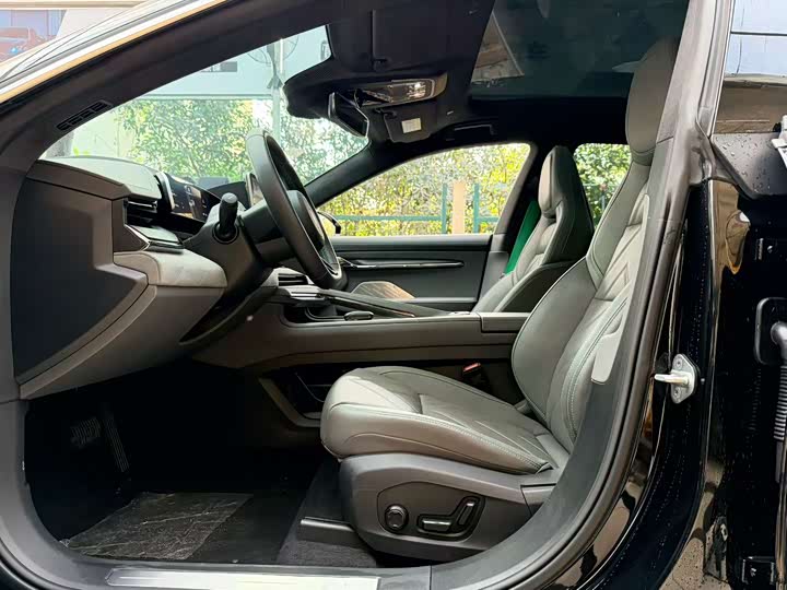 Фото 7 - Zeekr 001