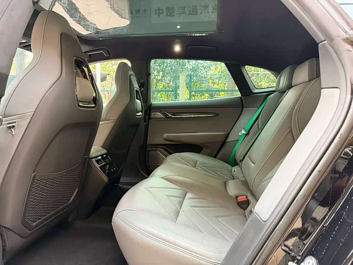 Фото 8 - Zeekr 001