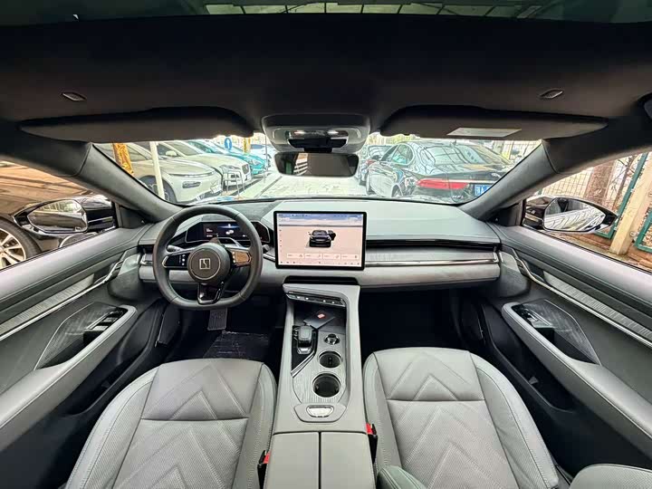 Фото 9 - Zeekr 001