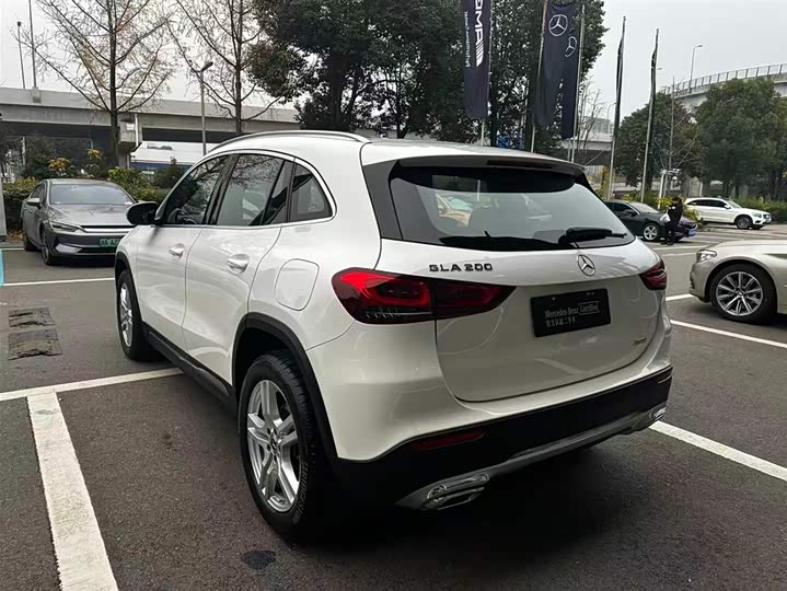 Фото 9 - Mercedes-Benz GLA-Class