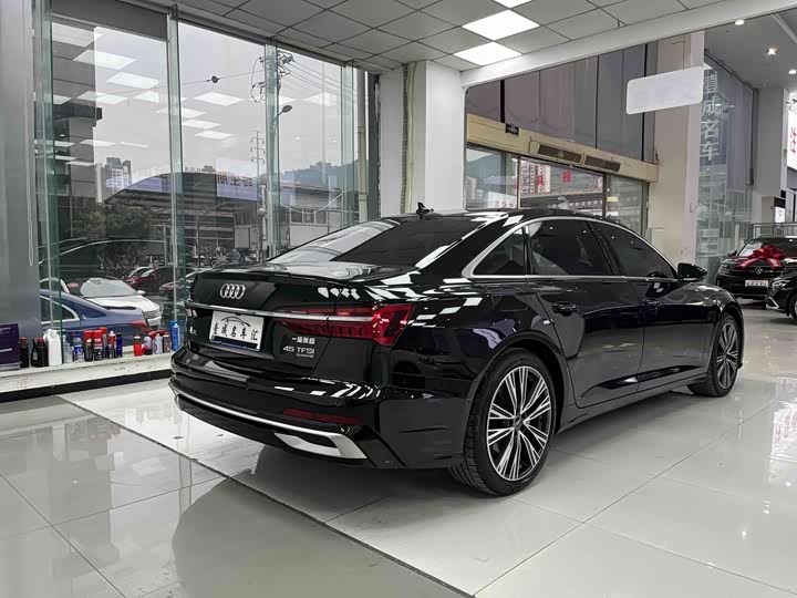 Фото 4 - Audi A6L