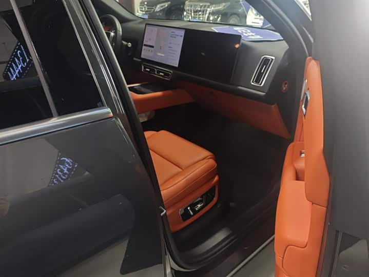 Фото 8 - LiXiang L8