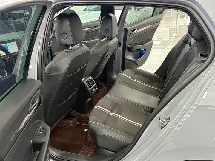 Фото 8 - Volkswagen Golf