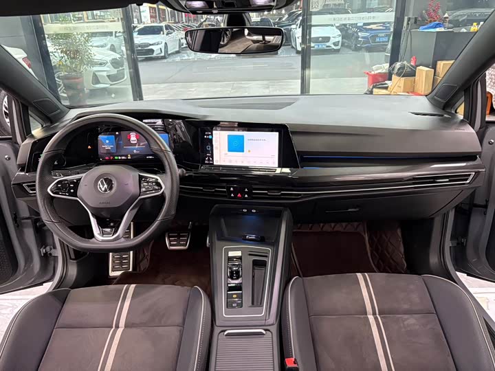 Фото 9 - Volkswagen Golf