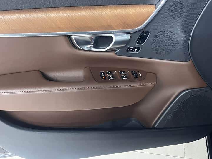 Фото 4 - Volvo S90