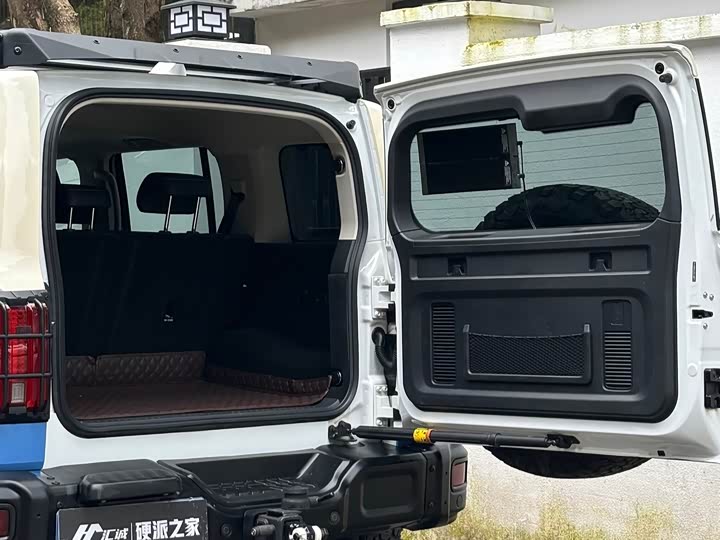 Фото 7 - Tank 300