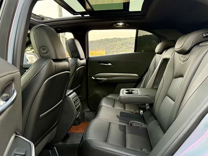 Фото 7 - Cadillac XT4