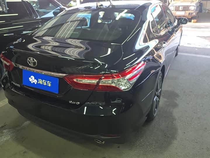 Фото 3 - Toyota Camry