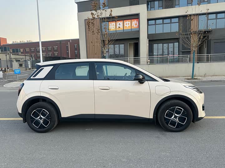 Фото 4 - GAC Aion UT