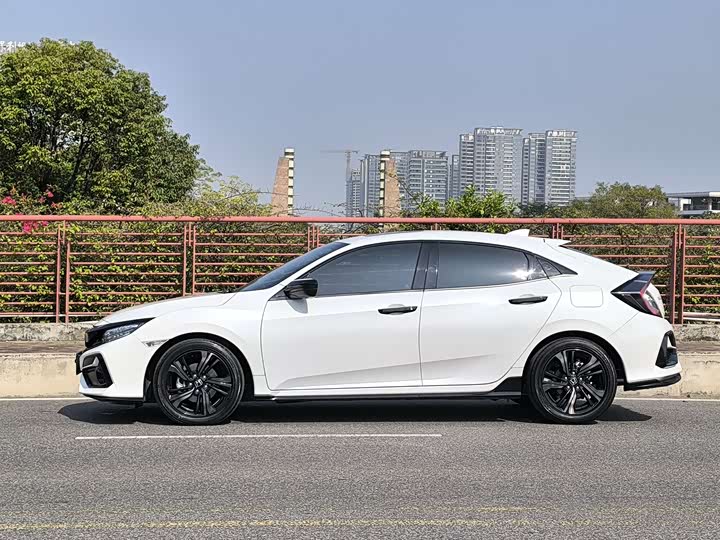 Фото 8 - Honda Civic