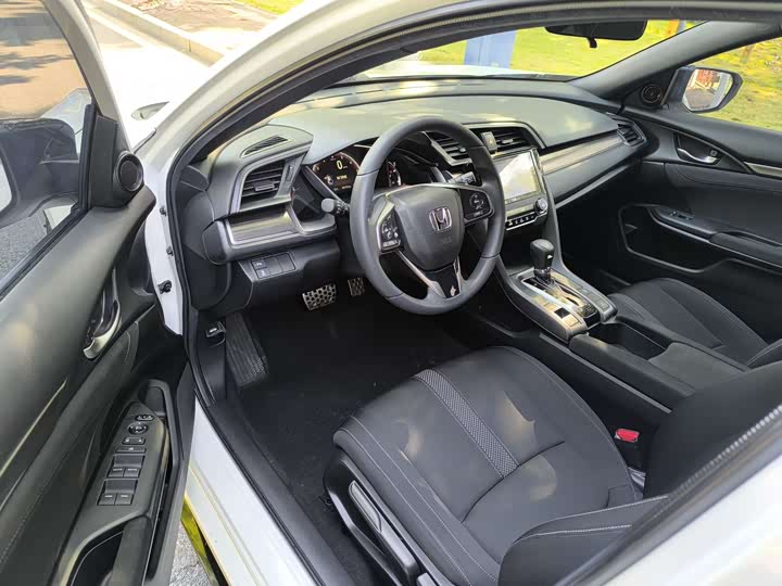 Фото 9 - Honda Civic