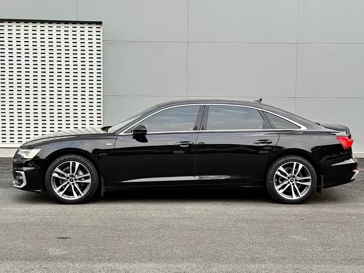 Фото 4 - Audi A6L