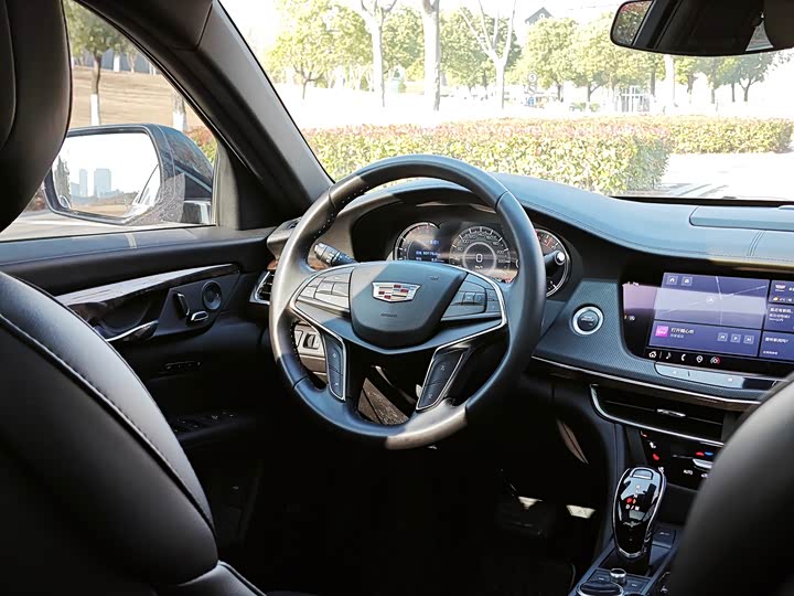 Фото 8 - Cadillac CT6