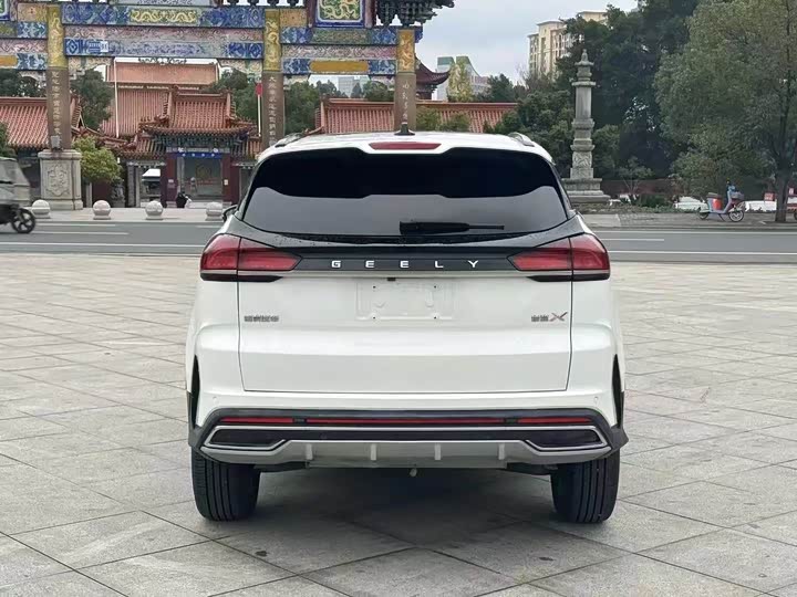 Фото 6 - Geely Atlas