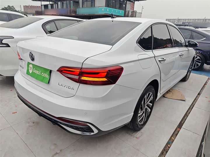 Фото 7 - Volkswagen Lavida