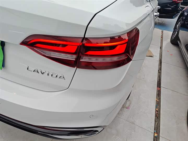 Фото 8 - Volkswagen Lavida