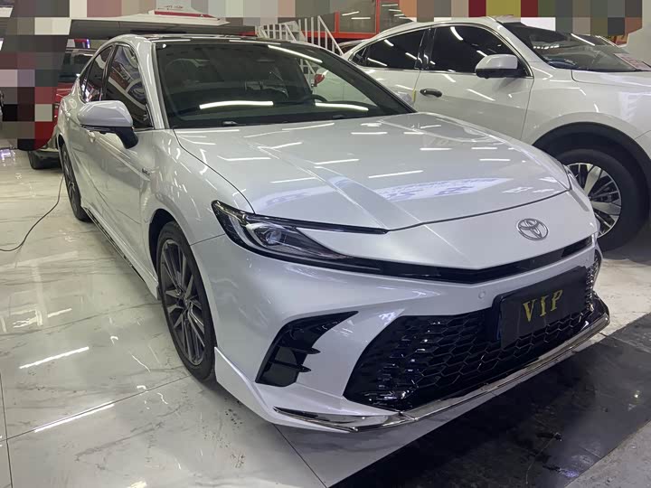 Фото 3 - Toyota Camry