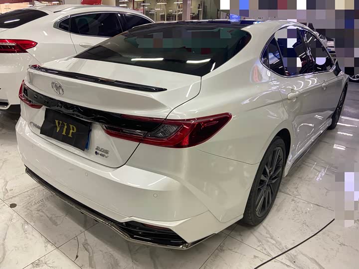 Фото 4 - Toyota Camry