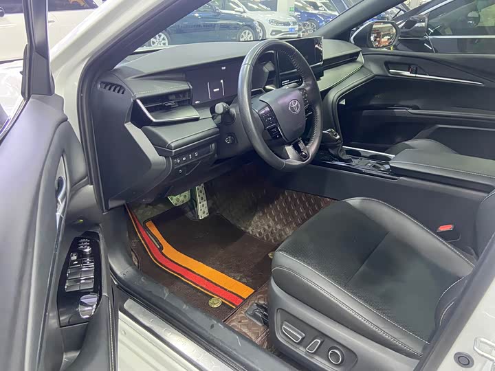 Фото 7 - Toyota Camry