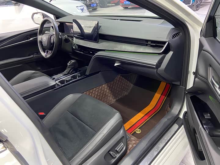 Фото 8 - Toyota Camry