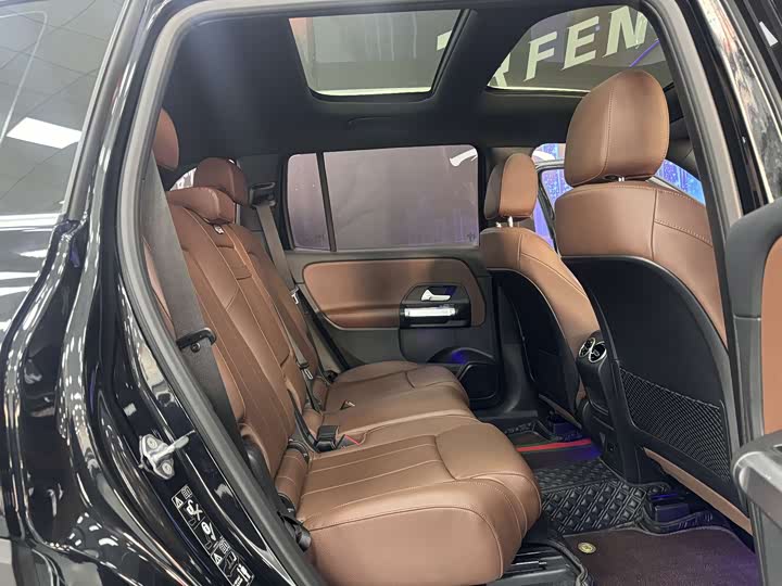 Фото 9 - Mercedes-Benz GLB-Class