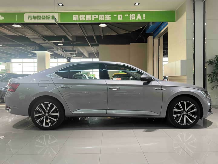 Фото 7 - Skoda Superb