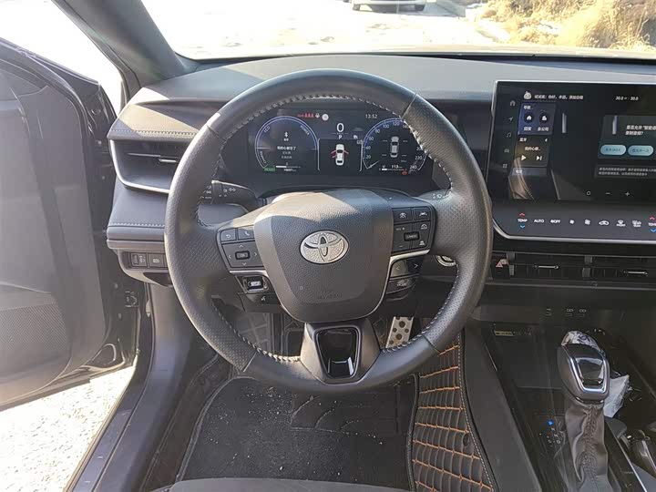 Фото 3 - Toyota Camry