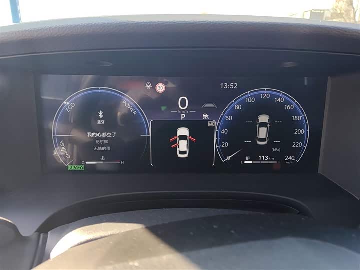 Фото 4 - Toyota Camry