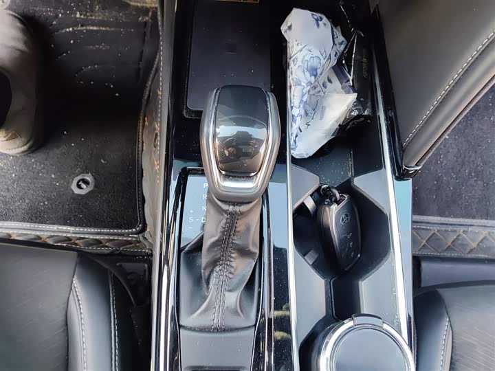 Фото 7 - Toyota Camry