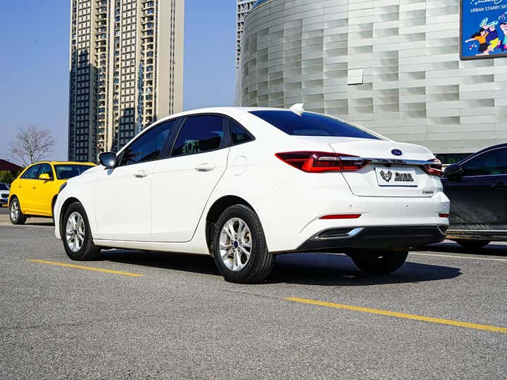 Фото 4 - Ford Escort