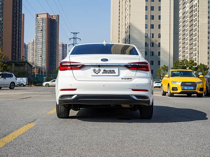 Фото 5 - Ford Escort