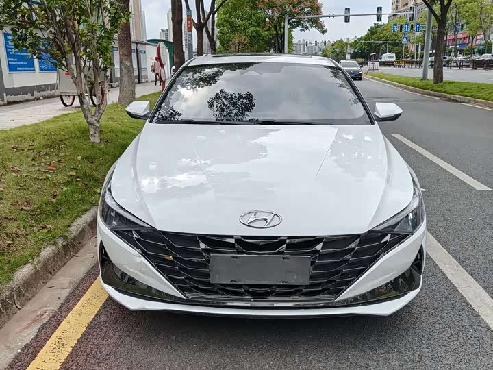 Фото 2 - Hyundai Elantra N line