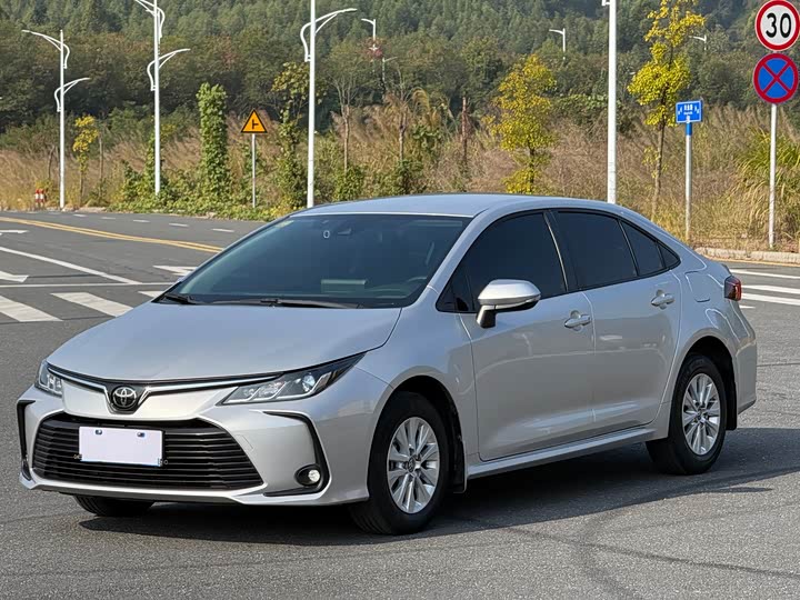 Фото 1 - Toyota Corolla