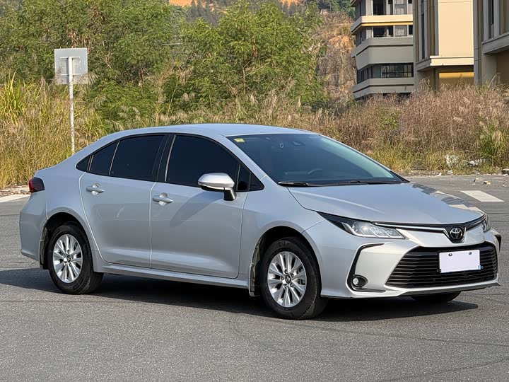 Фото 3 - Toyota Corolla