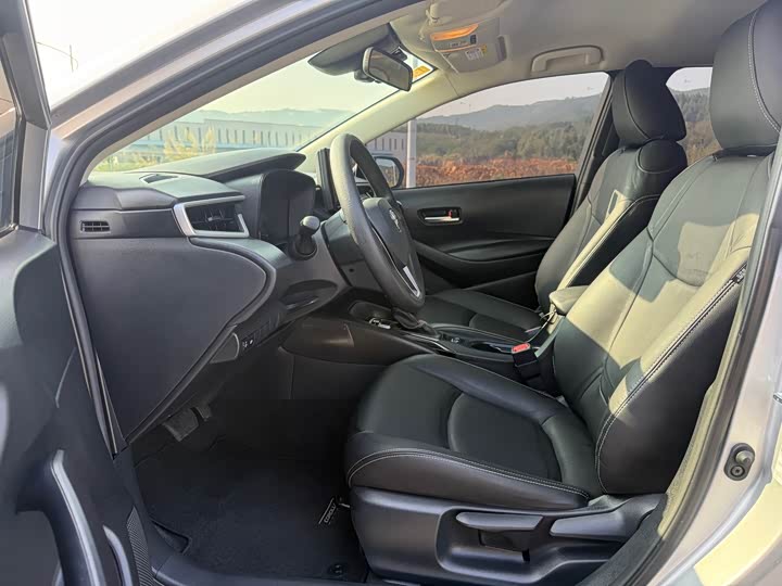 Фото 4 - Toyota Corolla