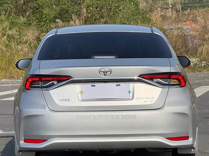 Фото 8 - Toyota Corolla