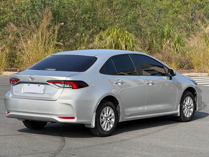 Фото 9 - Toyota Corolla