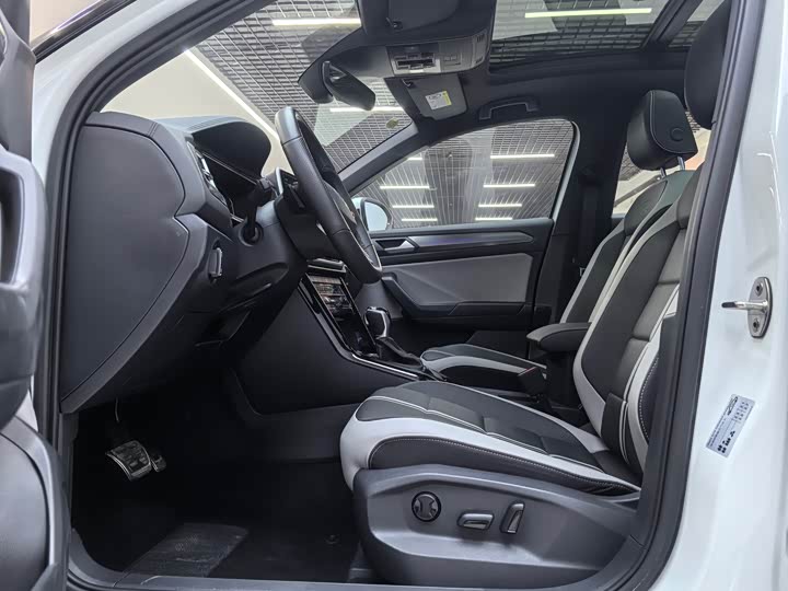 Фото 5 - Volkswagen T-Roc