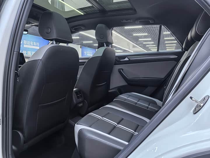 Фото 7 - Volkswagen T-Roc