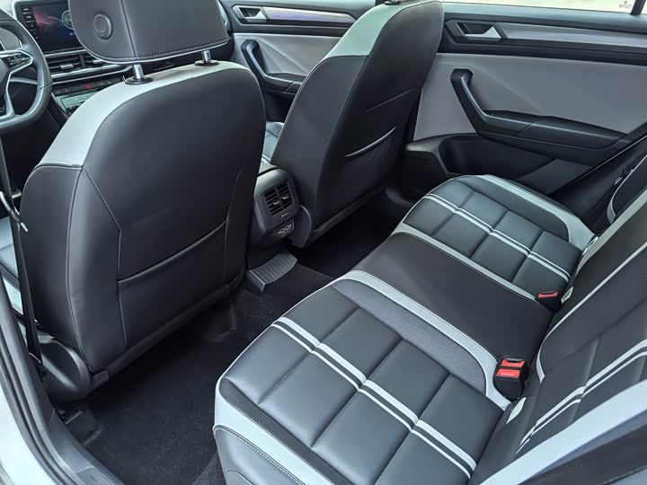 Фото 8 - Volkswagen T-Roc