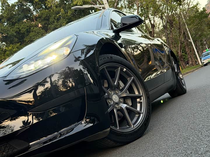 Фото 6 - Tesla Model 3