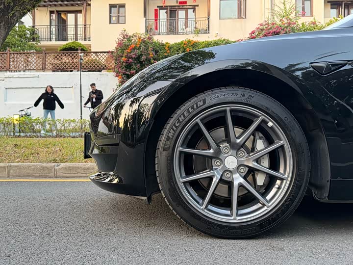 Фото 7 - Tesla Model 3